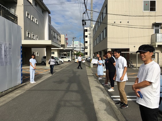 あいさつ運動を実施しました。